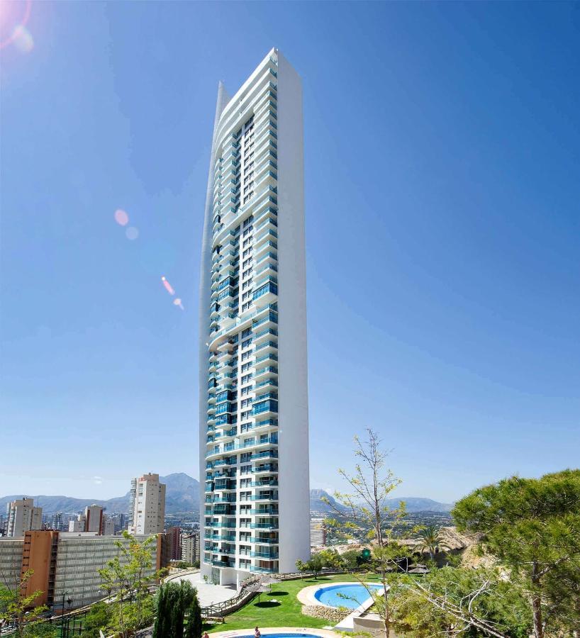 Apartamento familiar con terraza privada, parking gratuito y WiFi Benidorm Esterno foto