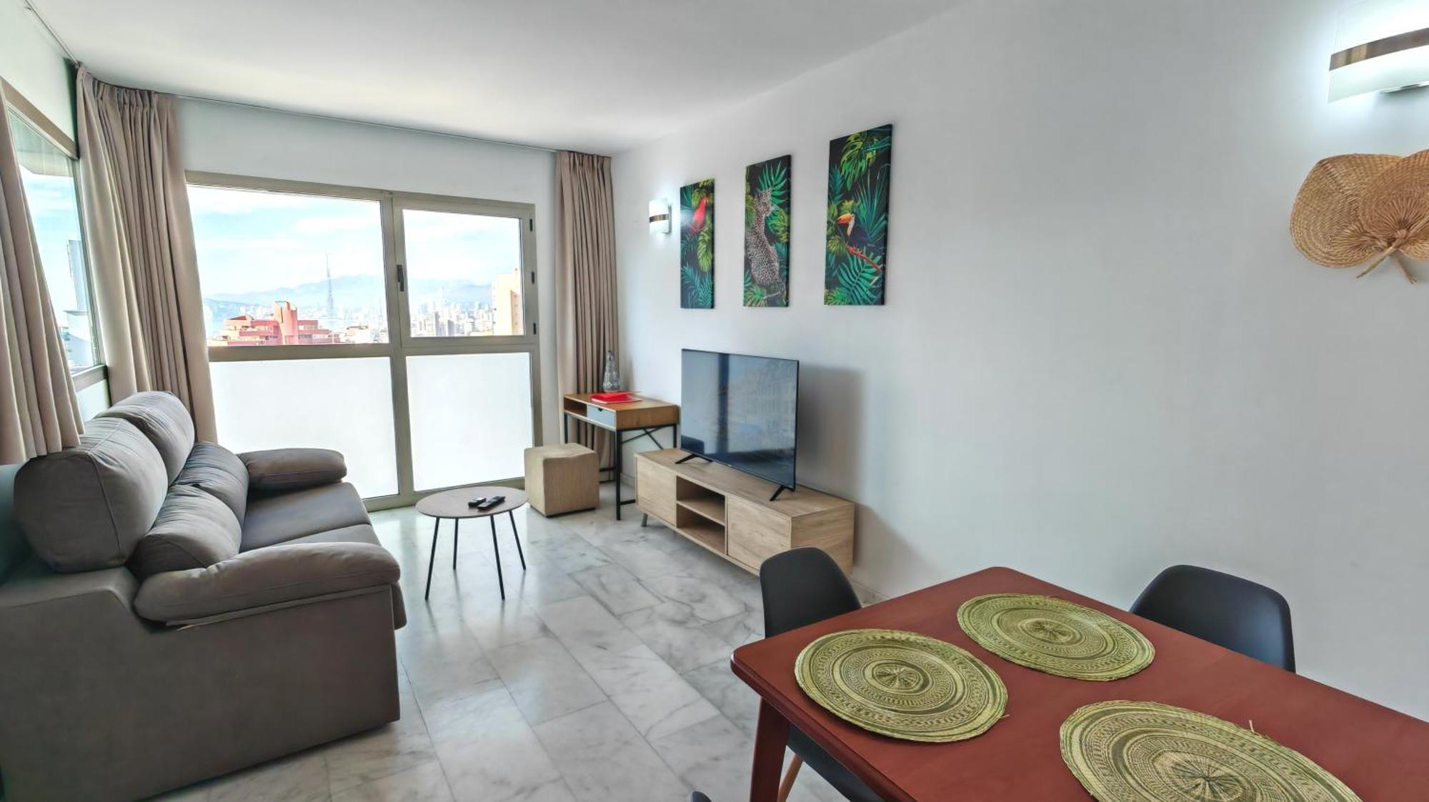 Apartamento familiar con terraza privada, parking gratuito y WiFi Benidorm Esterno foto