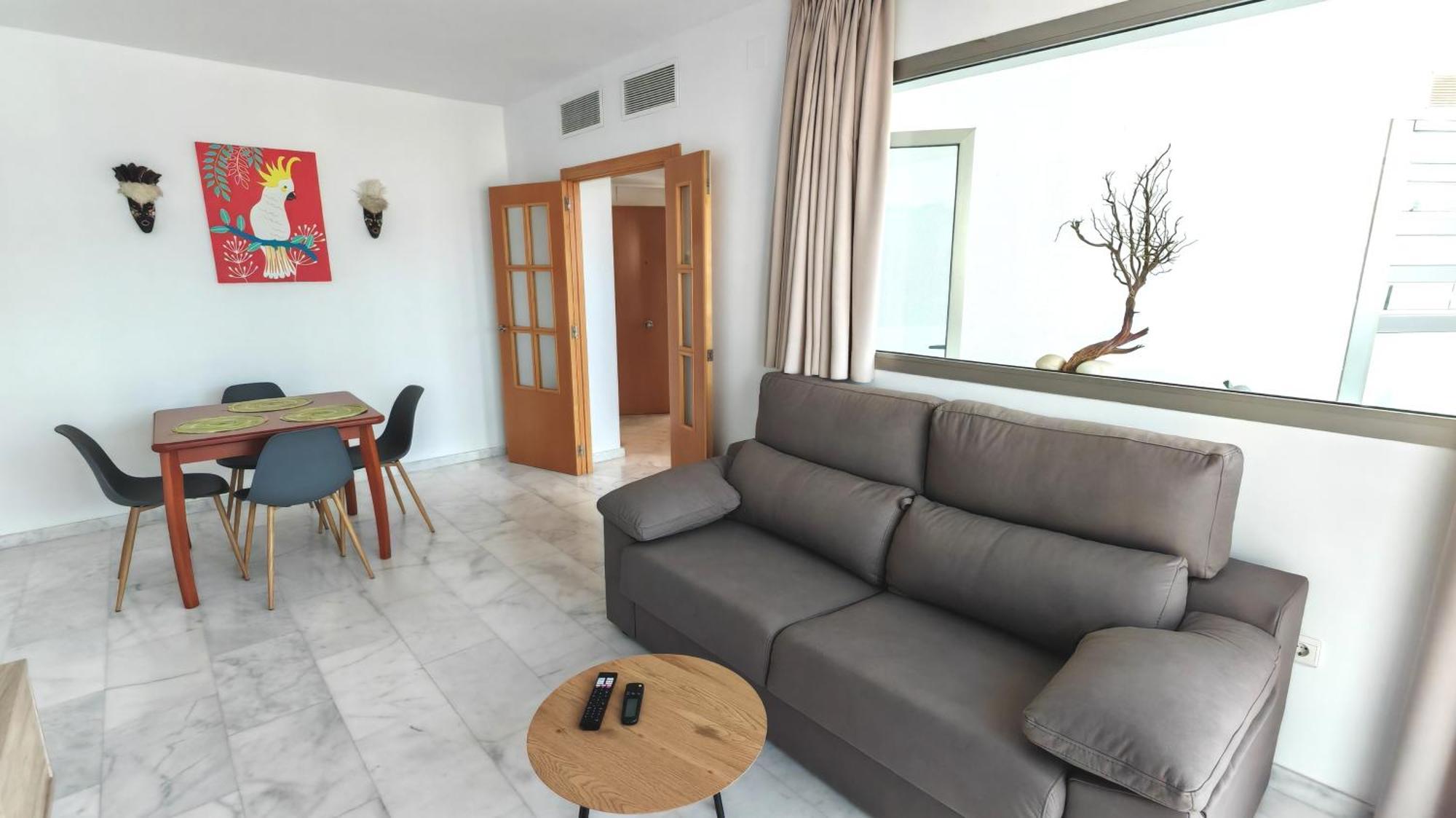 Apartamento familiar con terraza privada, parking gratuito y WiFi Benidorm Esterno foto