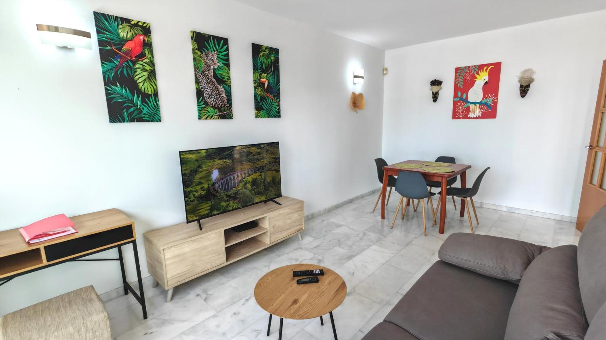 Apartamento familiar con terraza privada, parking gratuito y WiFi Benidorm Esterno foto