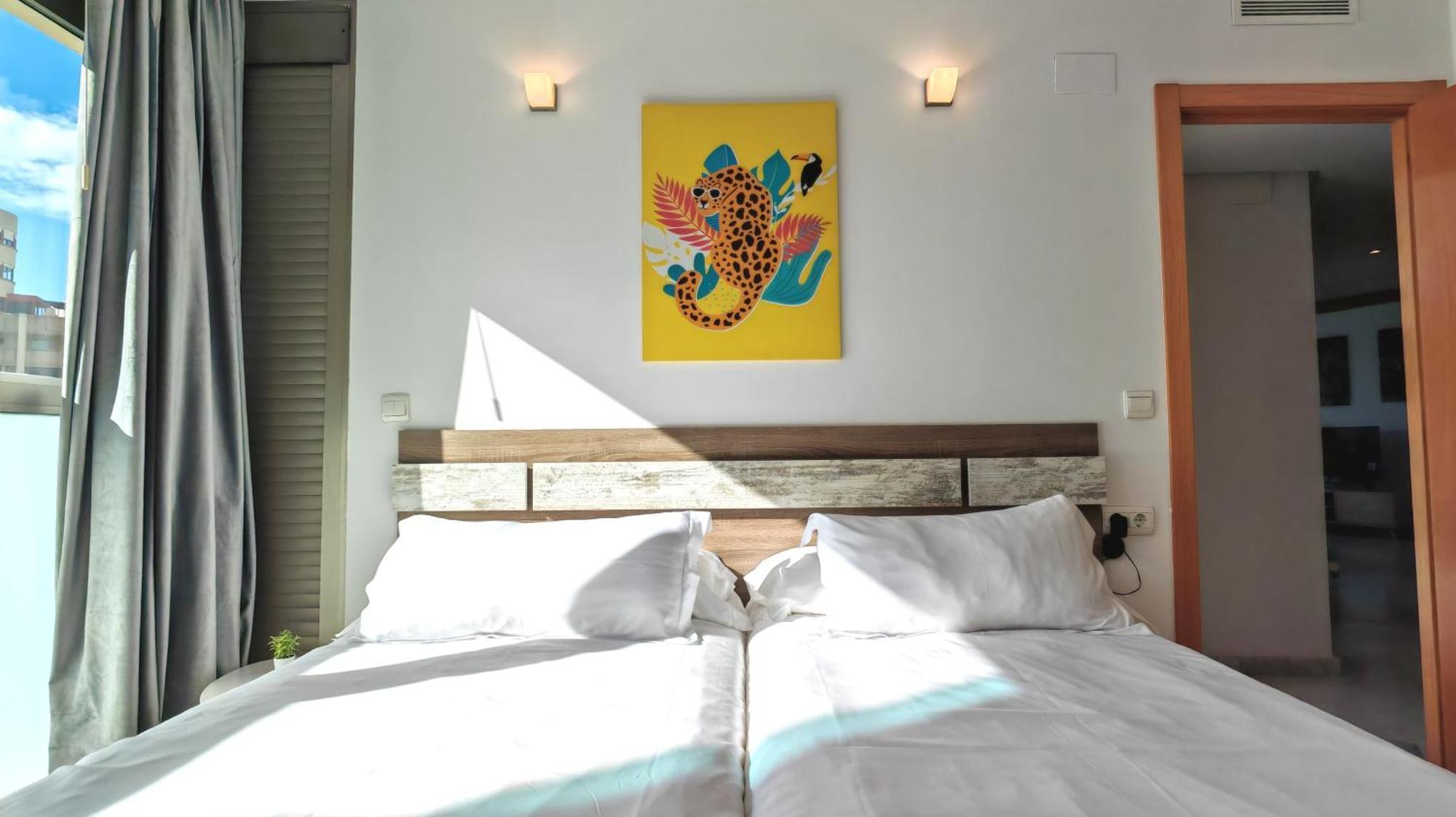 Apartamento familiar con terraza privada, parking gratuito y WiFi Benidorm Esterno foto