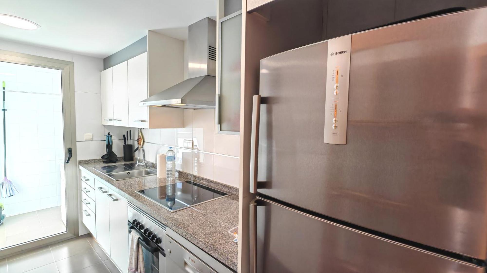Apartamento familiar con terraza privada, parking gratuito y WiFi Benidorm Esterno foto