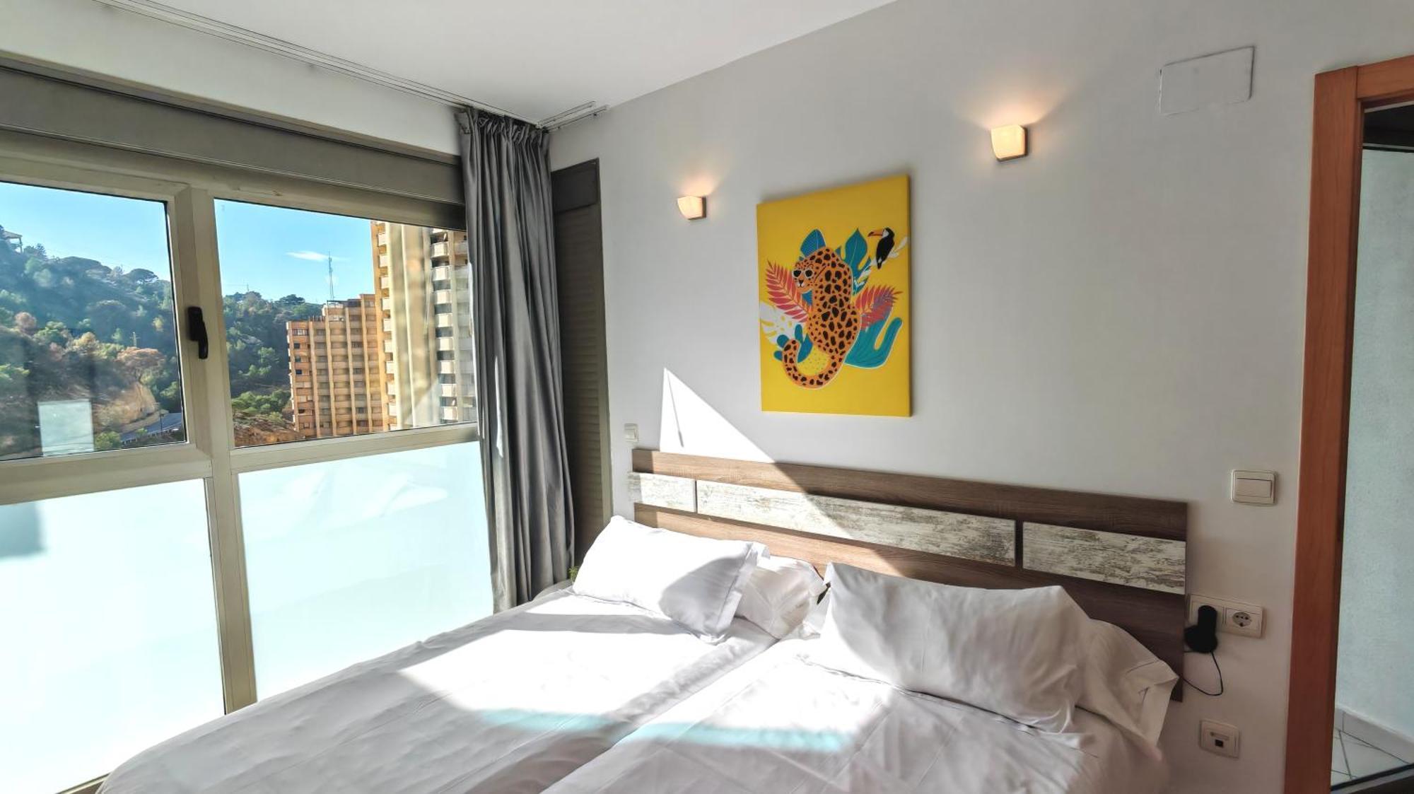 Apartamento familiar con terraza privada, parking gratuito y WiFi Benidorm Esterno foto
